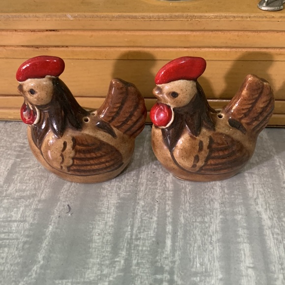 Ceramic Rooster salt & pepper shakers - Picture 3 of 5